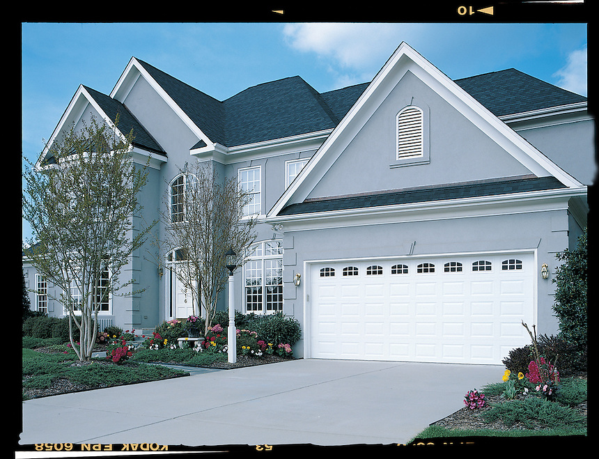 Read more about the article How to Get a Garage Door Upgrade